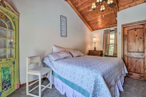 Lakefront Rocky Mount Cabin With Dock And Kayaks!