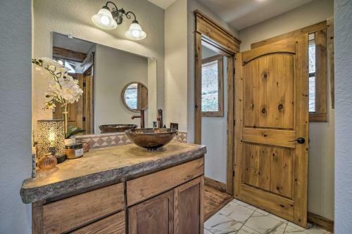 Lakefront Shell Knob Home With Deck And Gas Grill