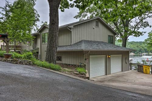 Spacious Lakefront Getaway - Family Friendly!
