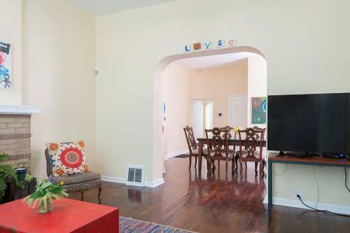 Sweet Home In Cherokee Arts District