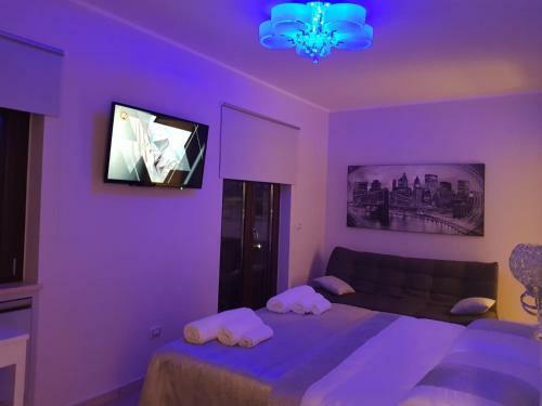 B&B Golden House