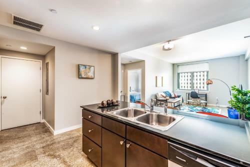 Apartamento Jacuzzi In The Sky Luxe Condo By Cozysuites