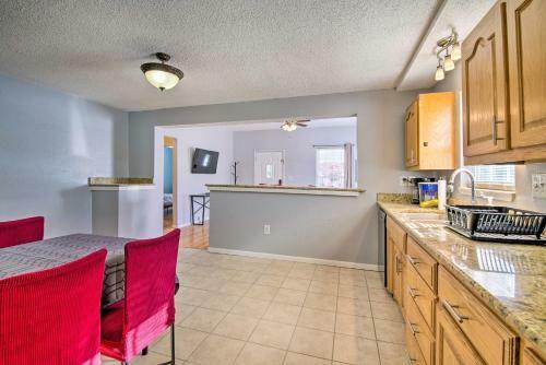Bright And Cozy Springfield Home With Large Yard!