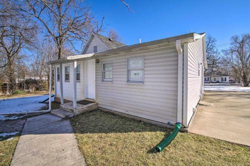 Bright And Cozy Springfield Home With Large Yard!