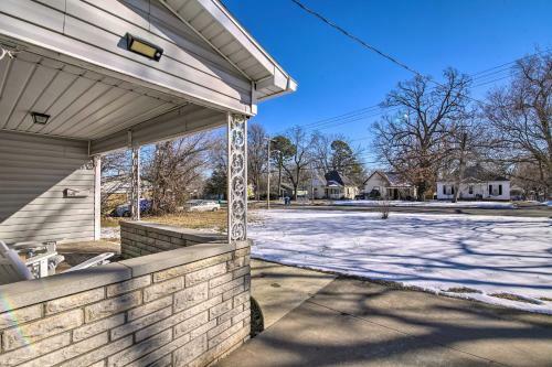 Bright And Cozy Springfield Home With Large Yard!
