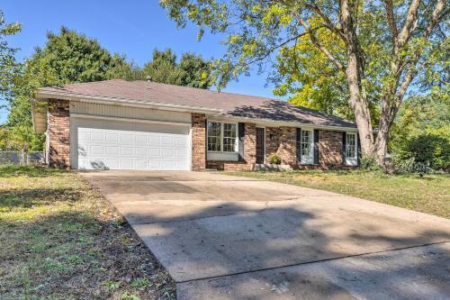 Springfield Home With Office About 38 Mi To Branson!