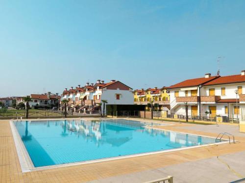 Delightful Holiday Home In Rosolina With A Shared Pool