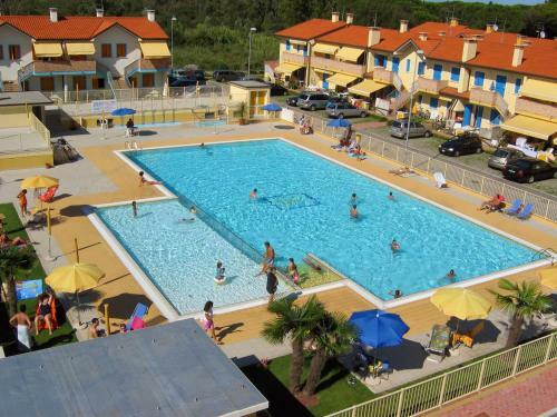 Charming Holiday Home In Rosolina With A Shared Pool