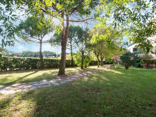 Charming Holiday Home In Rosolina With A Shared Pool