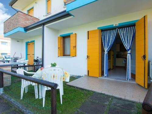 Charming Holiday Home In Rosolina With A Shared Pool