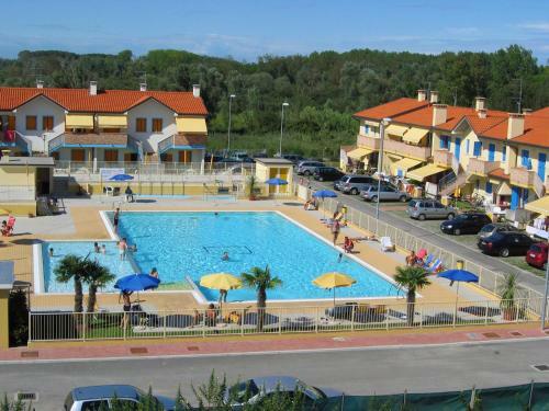 Lovely Holiday Home In Rosolina With A Shared Pool