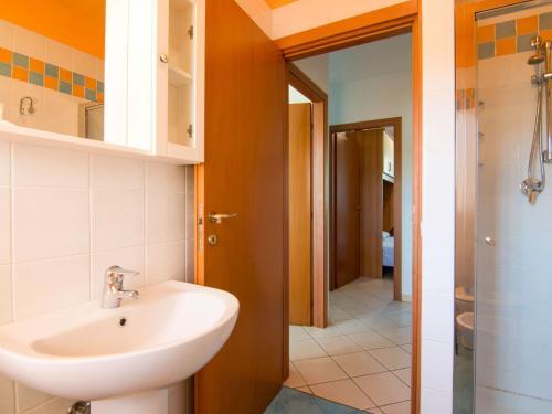 Lovely Holiday Home In Rosolina With A Shared Pool