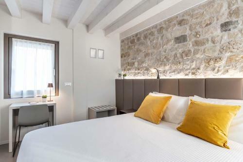 Hostal Portone180 Guest House