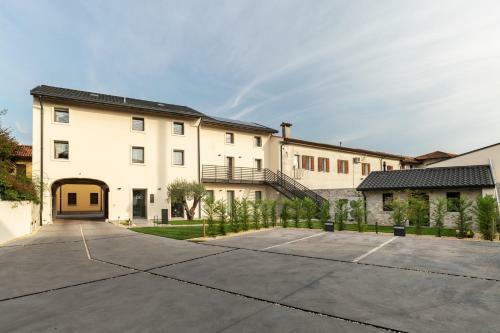Hostal Portone180 Guest House