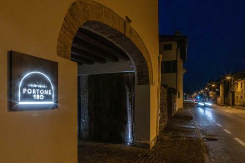 Hostal Portone180 Guest House