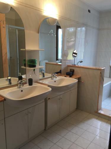 Hostal Villa Romeo Acero Rosso