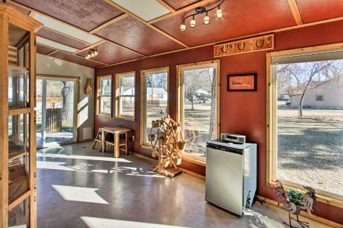 Cozy Choteau Home With Fire Pit, Grill, Yard!