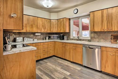 Cozy Choteau Home With Fire Pit, Grill, Yard!