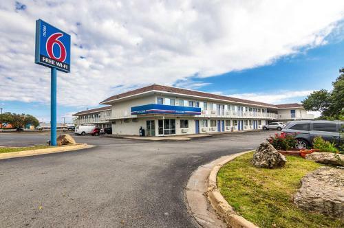 Motel 6 Ardmore