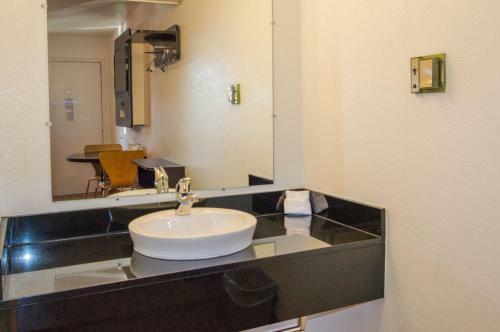 Motel 6 Ardmore