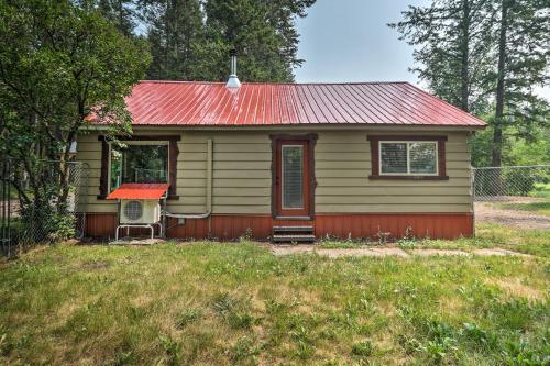 Cozy Abode With Views - 2 Mi To Teakettle River!