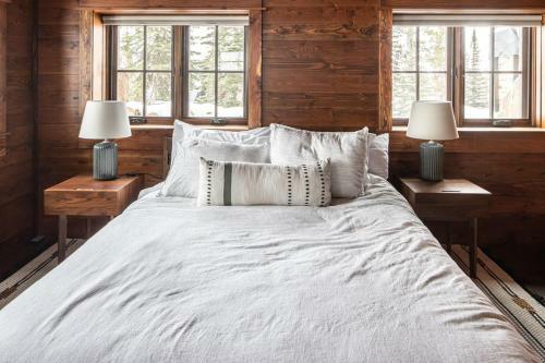 Big Sky Lookout Tower Cabins - Beehive Basin
