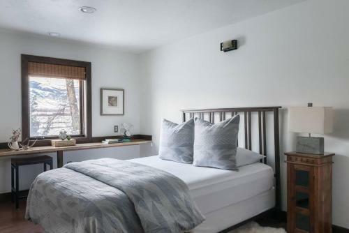 Stunning Home, Right On The Yellowstone River