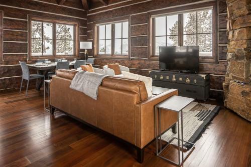 Big Sky Lookout Tower Cabins - Lone Peak