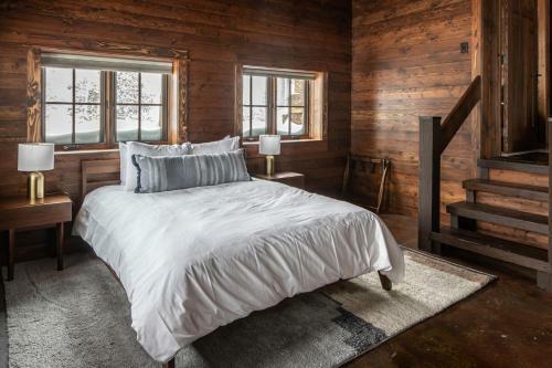 Big Sky Lookout Tower Cabins - Lone Peak