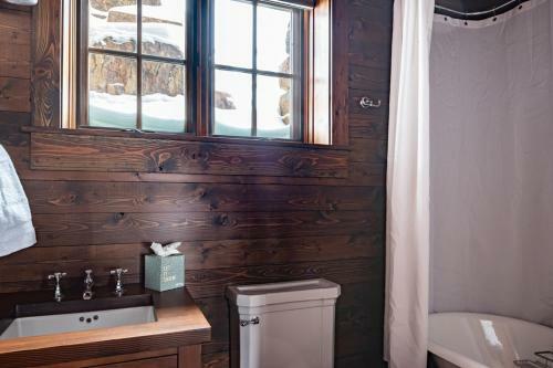 Big Sky Lookout Tower Cabins - Lone Peak