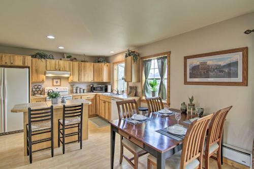 Airy Emigrant Townhome With Sweeping Mtn Views!