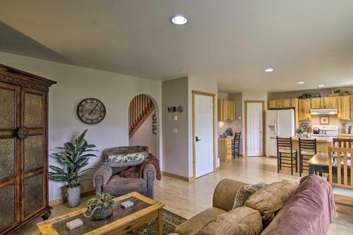 Airy Emigrant Townhome With Sweeping Mtn Views!