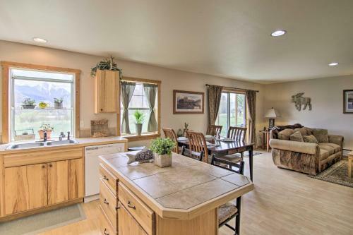 Airy Emigrant Townhome With Sweeping Mtn Views!