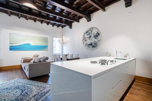 Exclusive Elegant Apartment In Pieno Centro! X4