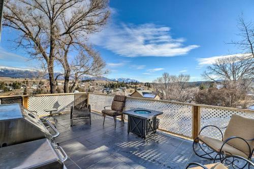 Updated Mountain-view Getaway With Private Hot Tub!