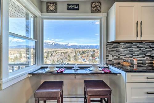 Updated Mountain-view Getaway With Private Hot Tub!