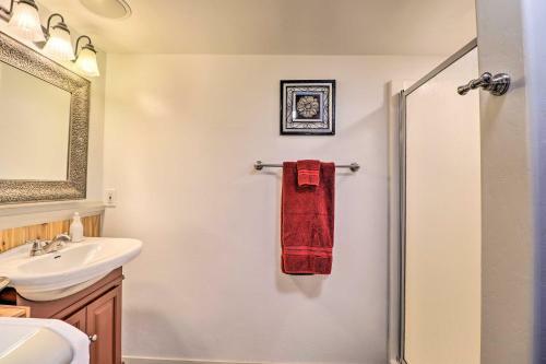 Updated Mountain-view Getaway With Private Hot Tub!