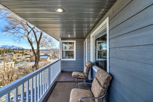 Updated Mountain-view Getaway With Private Hot Tub!