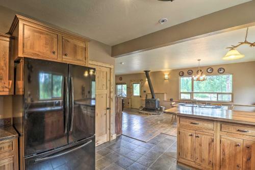 Quiet Riverside Retreat - Hike, Fish And Ski!