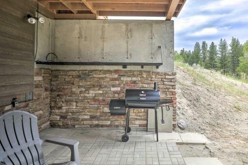 Quiet Riverside Retreat - Hike, Fish And Ski!