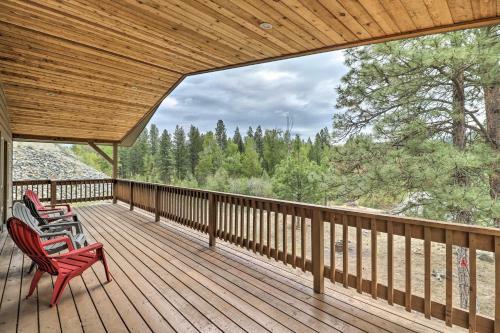 Quiet Riverside Retreat - Hike, Fish And Ski!