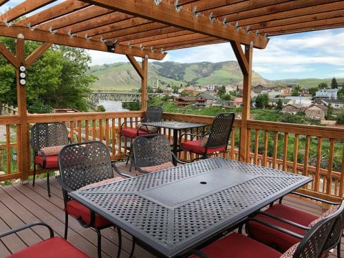 Hotel Yellowstone Riverside Cottages