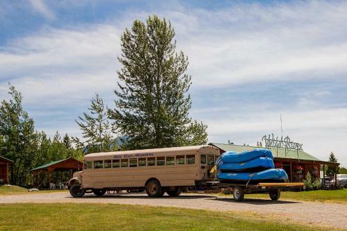 Rustic Cabin - 11 Miles To Glacier National Park!
