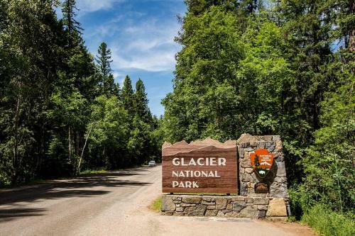 Rustic Cabin - 11 Miles To Glacier National Park!