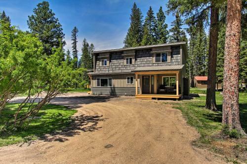Creekfront Lincoln Home, Steps From Downtown!