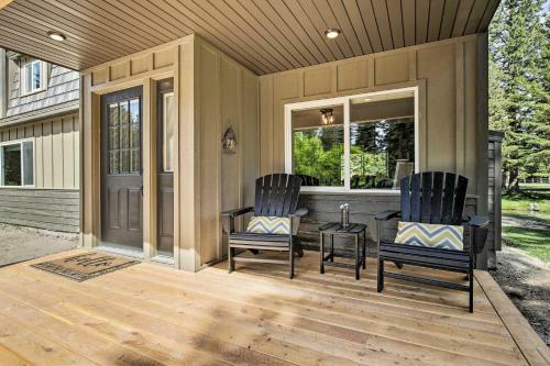 Creekfront Lincoln Home, Steps From Downtown!