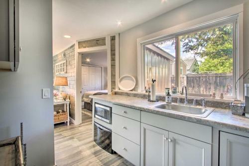 Sweet Helena Cottage, Pet Friendly And Walkable