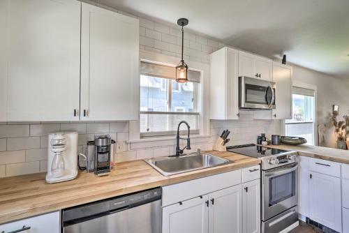 Luxe Glacier Getaway Walk To Downtown Kalispell!