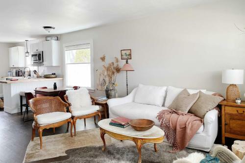 Luxe Glacier Getaway Walk To Downtown Kalispell!