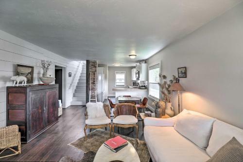 Luxe Glacier Getaway Walk To Downtown Kalispell!